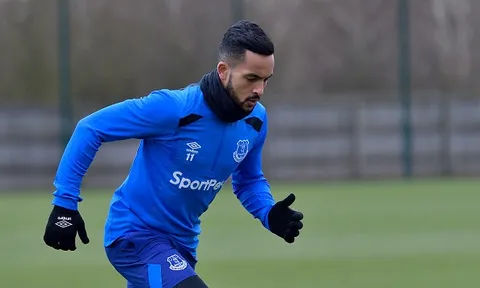 Walcott chạy hùng hục trên sân, quyết tìm lại phong độ thời đỉnh cao