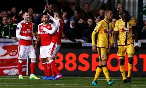 Walcott lập cột mốc đáng nhớ sau trận thắng Sutton