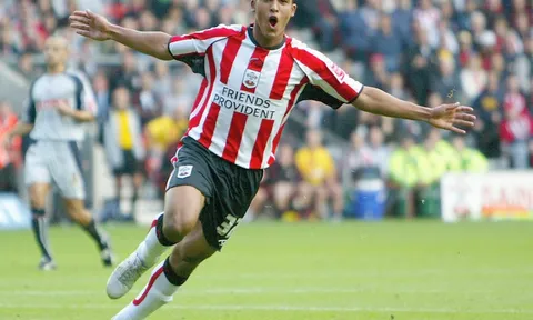 Walcott sẵn sàng giảm lương để đến Southampton