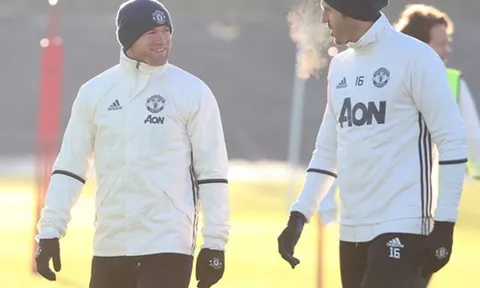 Wayne Rooney trở lại, tươi cười tập luyện cùng các đồng đội