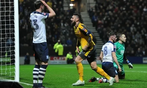 Welbeck tái xuất, Arsenal nhọc nhằn vượt ải Preston