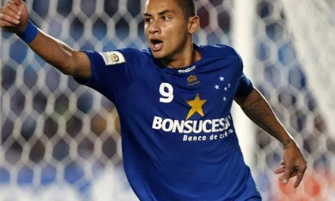 Cựu tiền đạo Premier League khoác áo Chapecoense