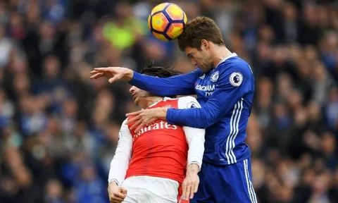 Wenger: "100% Alonso đã phạm lỗi với Bellerin"
