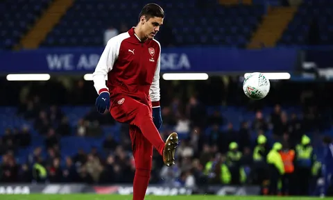 Wenger bất ngờ thay đổi kế hoạch, CĐV Arsenal lo lắng