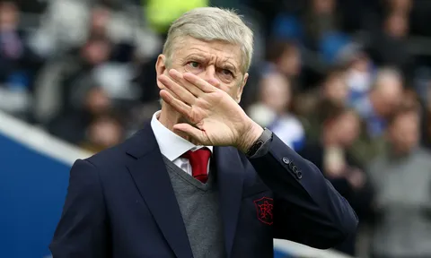 Wenger, Conte và những chiếc ghế HLV đang lung lay