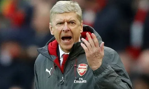 Wenger không lo mất ghế