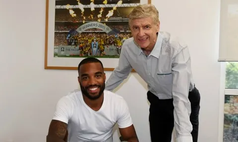 Wenger thừa nhận Lacazette đang 'mất ngủ' vì Aubameyang