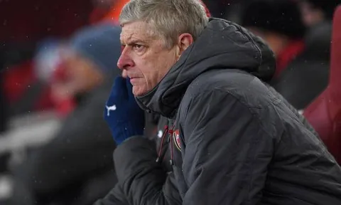 Wenger tung chiêu cuối giữ ghế
