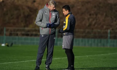 Wenger ưu ái Sanchez trong buổi tập của Arsenal