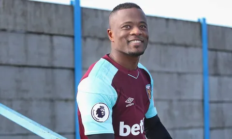 West Ham có thể để lão tướng Evra xuất chiến