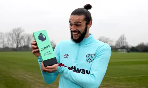West Ham không muốn giữ, nhưng Chelsea cũng khó có Carroll