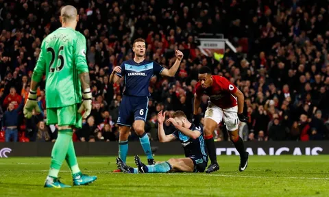 West Ham lo trả “nợ kép” cho M.U