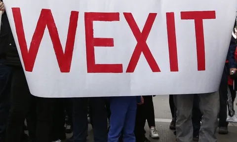 'Wexit': CĐV Arsenal tiếp tục phẫn nộ với Wenger
