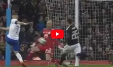 Willy Caballero chơi rất hay trước Italia