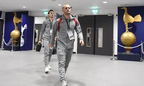 Wilshere ưỡn ngực, Arsenal hùng hổ vào Wembley