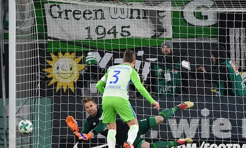 Wolfsburg cùng Schalke 'bắt tay nhau', Bayern chưa thể lên ngôi sớm