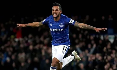 Walcott – Một Poacher chính hiệu