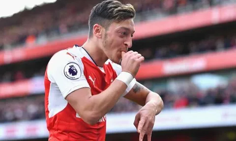 XÁC NHẬN: Oezil bị loại khỏi đại chiến Liverpool