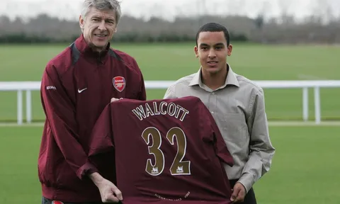 XÁC NHẬN: Vượt kiểm tra y tế, Theo Walcott cập bến Everton