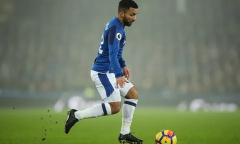 XÁC NHẬN: Walcott đẩy 'đồng môn' rời Everton