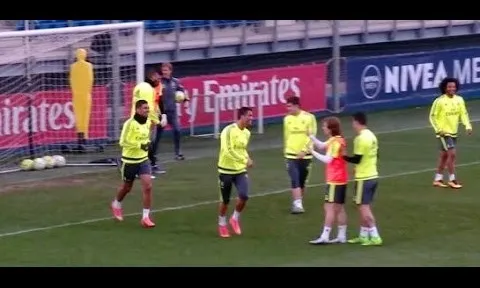 Xem Casemiro xỏ háng Cristiano Ronaldo
