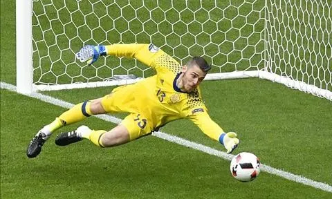 Xem David De Gea trổ tài trước Israel