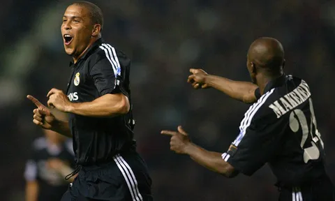 Xem lại cú hat-trick của Ronaldo vào lưới M.U năm 2003