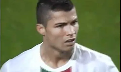 Xem lại tình huống 'ngu ngơ' của Nani khiến Ronaldo nổi cáu