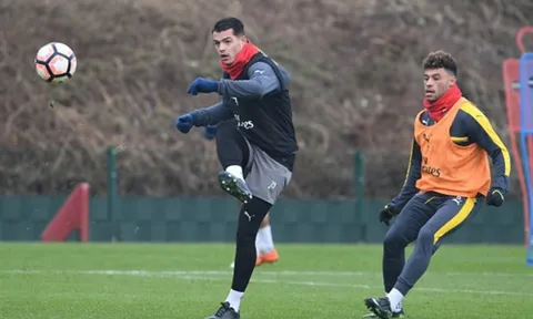 Xhaka đã bớt chặt chém trên sân tập của Arsenal