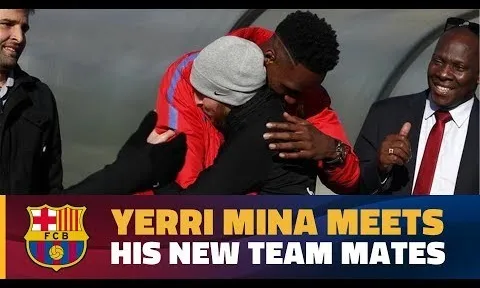 Yerry Mina gặp gỡ đồng đội ở Barcelona