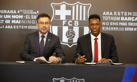 Yerry Mina ký hợp đồng với Barca