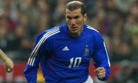 Zinedine Zidane thời còn tung hoàng trên sân cỏ
