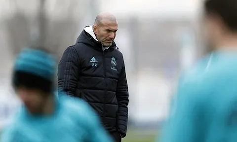 Zinedine Zidane trầm tư trước ma trận tin đồn