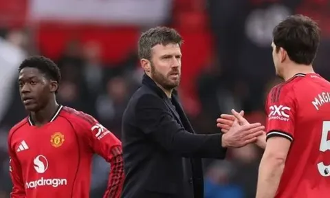 Michael Carrick lột xác MU nhờ nghệ thuật ở hai vòng cấm