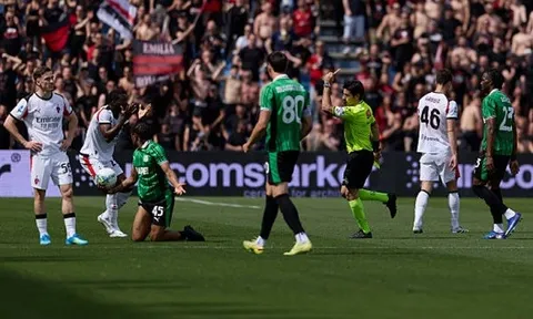 Tomori nhận thẻ đỏ, AC Milan thua Sassuolo 0-2