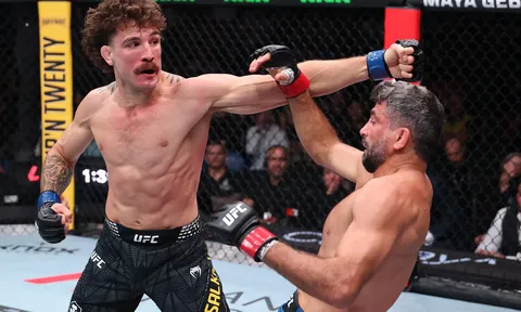 UFC Perth: Quillan Salkilld ngược dòng ngoạn mục hạ knockout Beneil Dariush