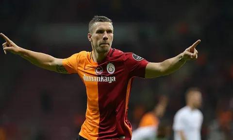 10 bàn thắng đẹp nhất trong sự nghiệp Lukas Podolski