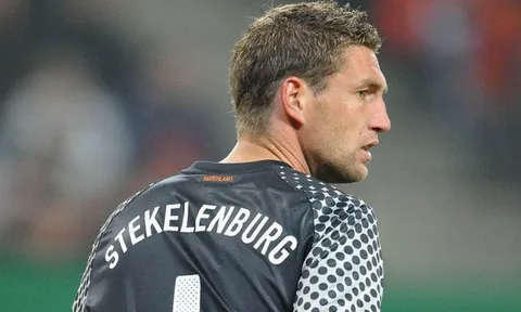 10 pha cứu thua hay nhất của Maarten Stekelenburg