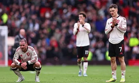 Trận thua MU phơi bày sự rệu rã của Liverpool