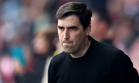 Roy Keane giội gáo nước lạnh vào khả năng Iraola tới Man Utd