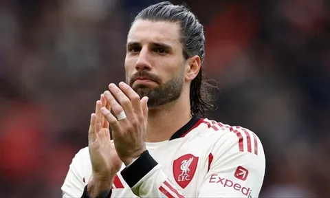 Fan MU mỉa mai hành động cay cú của Szoboszlai tại Old Trafford