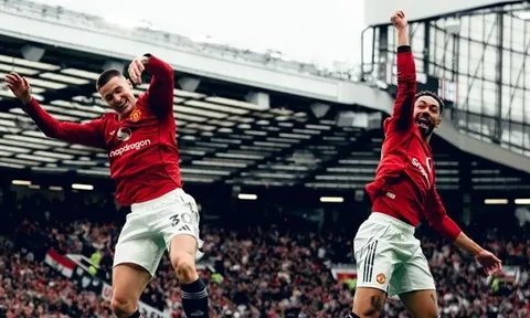 Hạ Liverpool 3-2, Man Utd tái hiện khí chất Sir Alex để trở lại C1