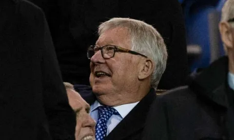 Sir Alex Ferguson hồi phục sau sự cố ở Old Trafford