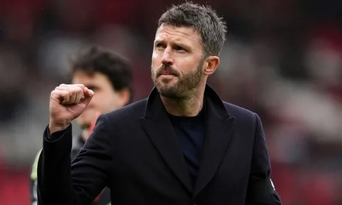 Cú hích 100 triệu bảng giúp MU giữ chân Michael Carrick