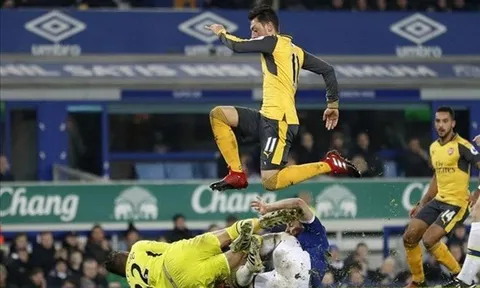 Everton 2-1 Arsenal: Pháo thủ tự bắn vào chân