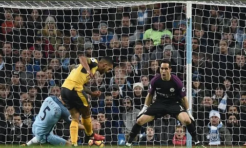 Bàn thắng của Walcott vào lưới Man City