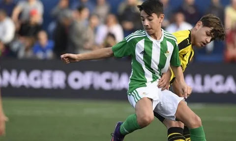 Barca và Real đấu đá vì sao trẻ Betis