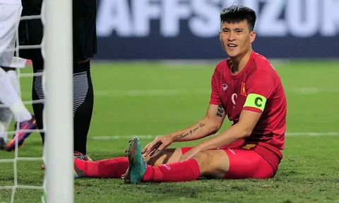 Bóng đá Việt Nam liên tục ôm hận vì hàng công cùn