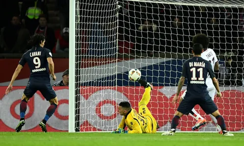 Cavani có cú đúp giúp PSG chia điểm kịch tính với Nice