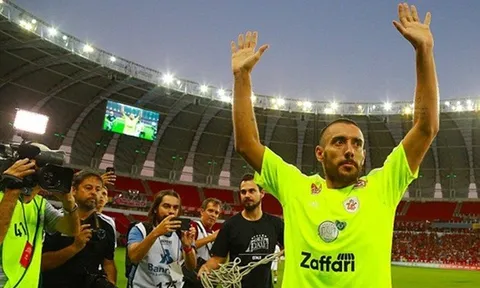 Cầu thủ Chapecoense sống sót vụ máy bay rơi trở lại sân cỏ